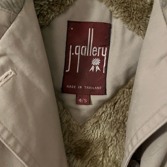 Tan trench coat with removable liner - Picture 3 of 11